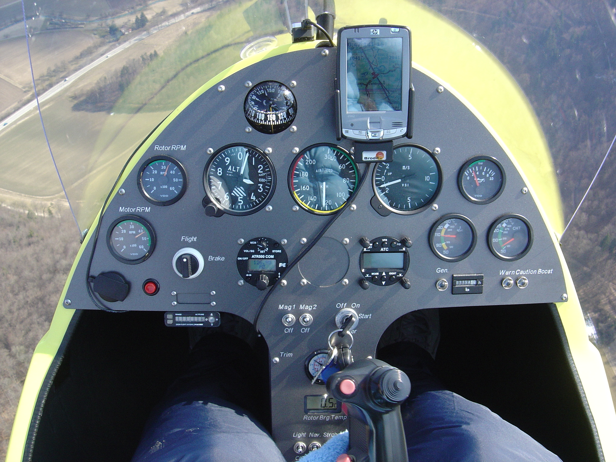 Modernes Cockpit eines Gyrocopters